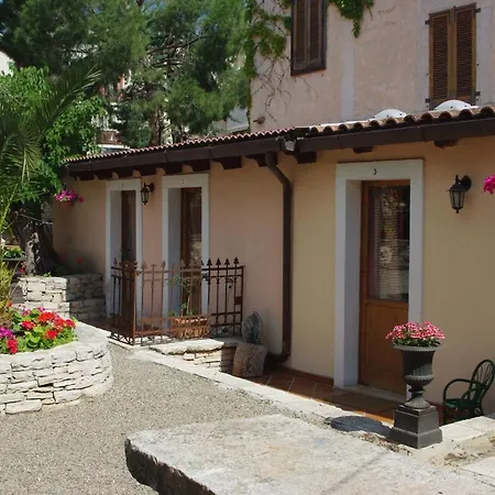 Vecchia Suppenna Bed & Breakfast 2*